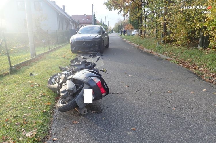 Niemcewicza: kolizja motocyklisty z osobówką. Sprawca trafił do szpitala, KMP Rybnik
