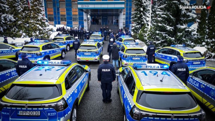Śląski garnizon policji z nowymi hybrydami. Jeden radiowóz trafił do Rybnika (zdjęcia), KWP Katowice