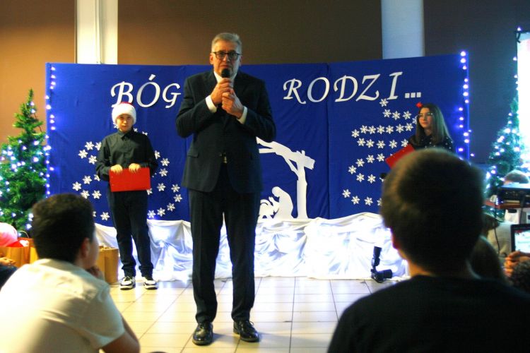 Niedobczyce: szkoła połączyła świąteczny jarmark z akcją DKMS, materiały nadesłane