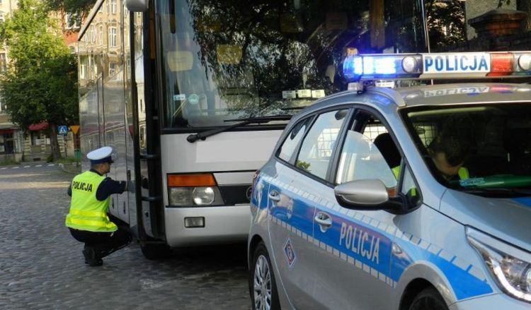 Ferie coraz bliżej: policjanci skontrolują autobusy, archiwum