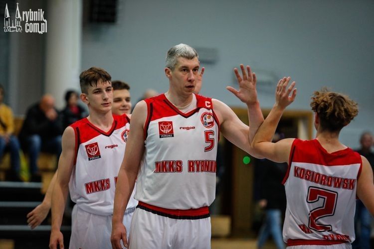Koszykówka. II liga: MKKS Rybnik rozkręcił się po pierwszej kwarcie, Dominik Gajda