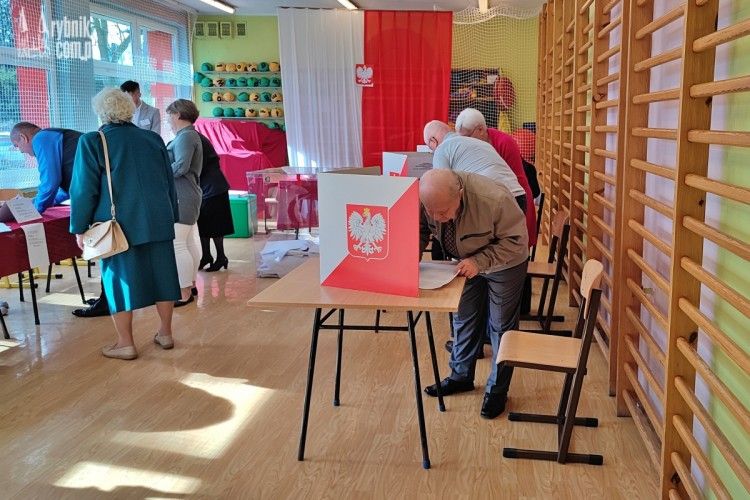 Wybory: frekwencja na 12:30 wyższa niż w 2018 roku. Gdzie najwięcej osób zagłosowało, a gdzie najmniej?, Ludmiła Kamer