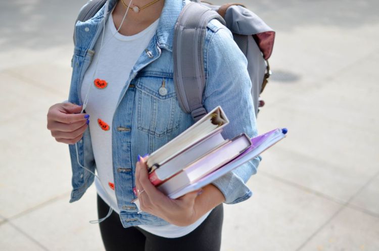 Bez zaświadczenia nie otrzymasz renty za wrzesień. To ważna informacja dla tych, którzy wybierają się na studia!, ZUS
