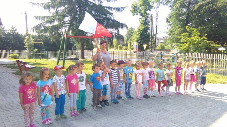 Przedszkolaki kibicują naszym piłkarzom na EURO, materiały prasowe P 21 Rybnik