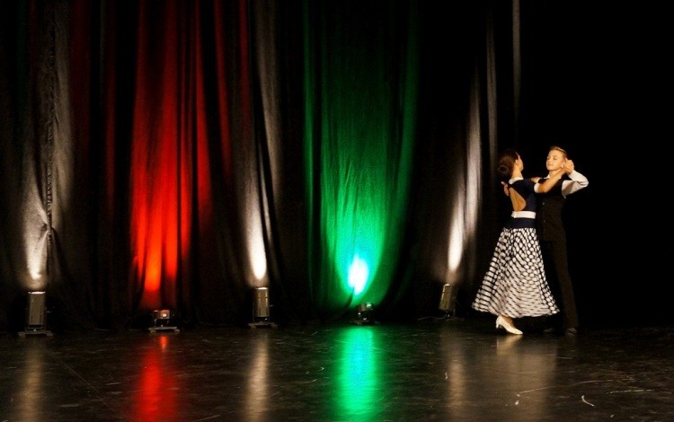 Młodzi tancerze z Fundacji EDF Polska widowiskowym pokazem zakończyli sezon, dk, źródło: materiały prasowe Fundacja EDF Polska