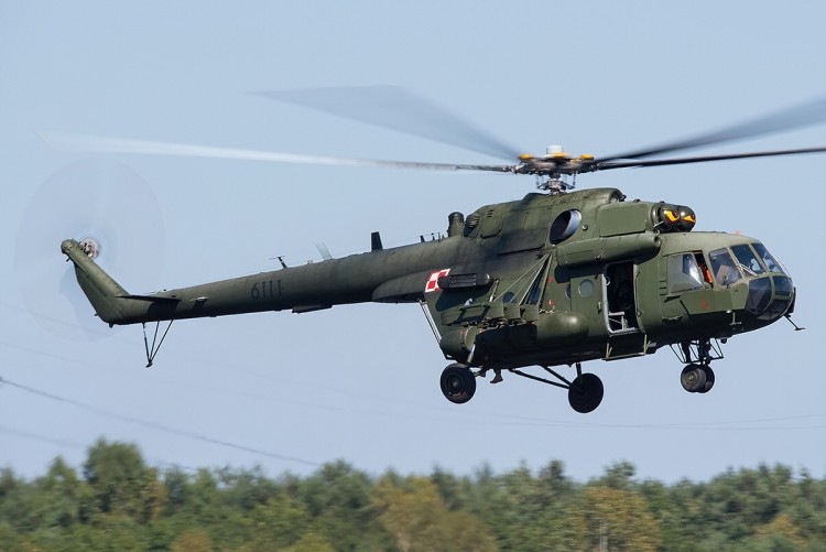 Helikopter wojskowy nad Zalewem Rybnickim. Żołnierze ćwiczą w Rybniku, Adam Nogły