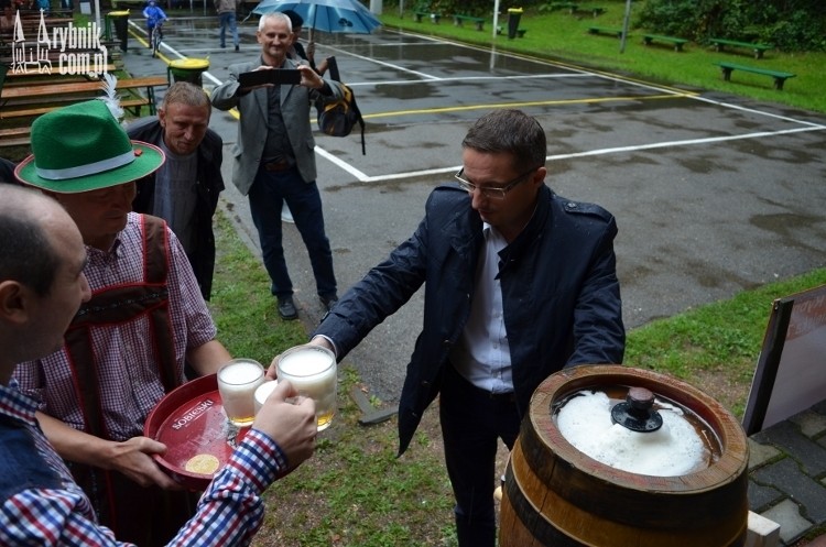 I Rybnicki Oktoberfest: prezydent lał piwo mieszkańcom Golejowa, bf