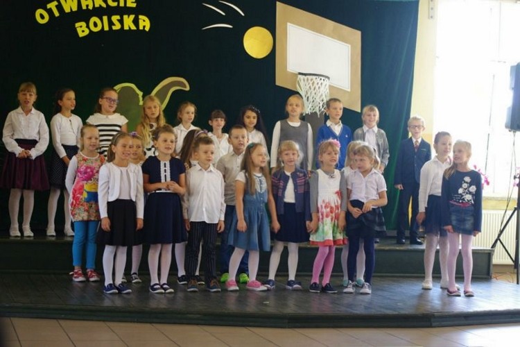 Szkoła w Leszczynach ma nowe boisko, UGiM Czerwionka-Leszczyny