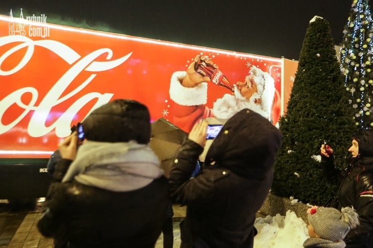 Tłumy na rynku pomimo niepogody. Do Rybnika przyjechała świąteczna ciężarówka Coca-Coli, Dominik Gajda