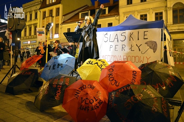 Protest w Dzień Kobiet. Panie upominają się o swoje prawa, Bartłomiej Furmanowicz & Dominik Gajda