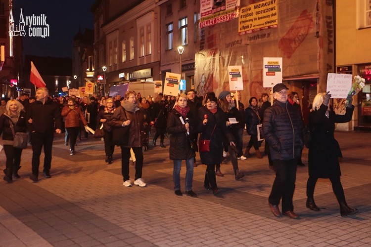 Protest w Dzień Kobiet. Panie upominają się o swoje prawa, Bartłomiej Furmanowicz & Dominik Gajda