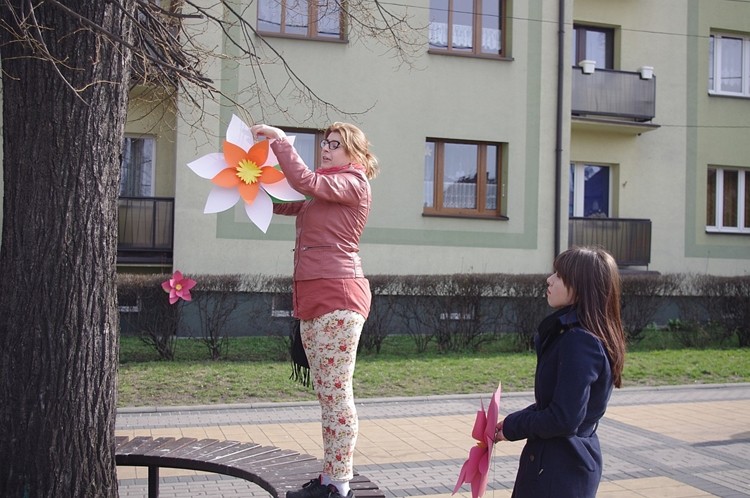 Czerwionka-Leszczyny: powitali wiosnę kwiatami i zagadkami, Materiały prasowe