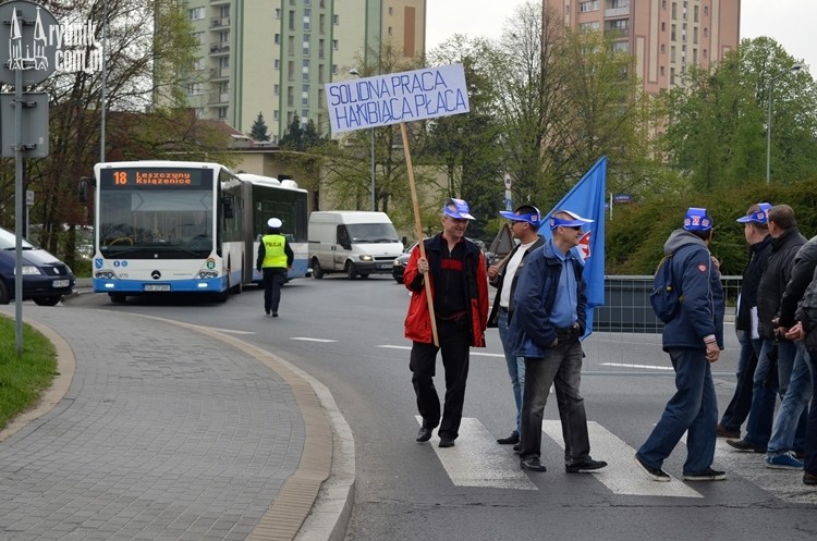 Kierowcy Transgóru zablokowali ulicę. Domagają się podwyżek, Bartłomiej Furmanowicz
