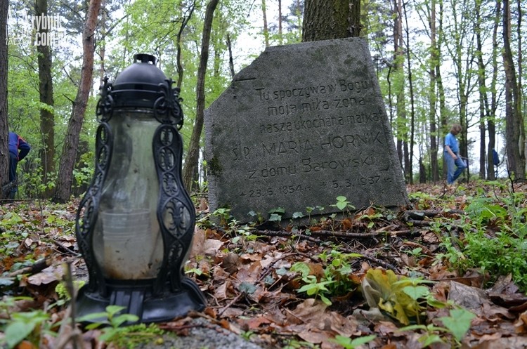 Zapominany cmentarz wraca do pamięci rybniczan. Kiedyś było to dzikie wysypisko, Bartłomiej Furmanowicz