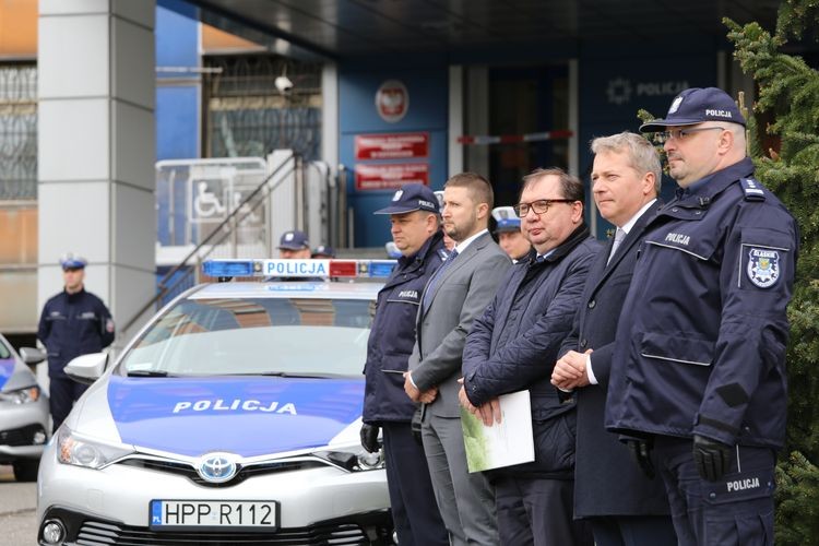 Nowe samochody hybrydowe dla śląskiej policji, mt