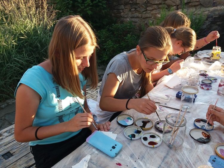 Młodzi artyści z Rybnika wyjechali na wakacyjne plenery artystyczne, MDK w Rybniku