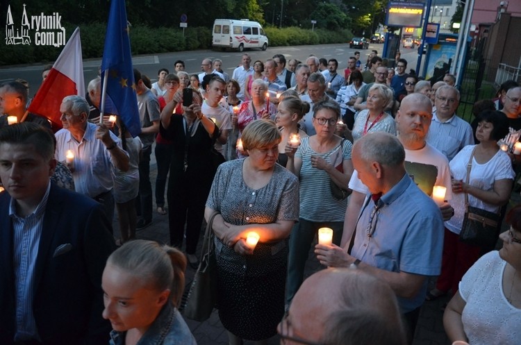 Kolejny protest w Rybniku. Przed sądem zebrał się tłum, Bartłomiej Furmanowicz