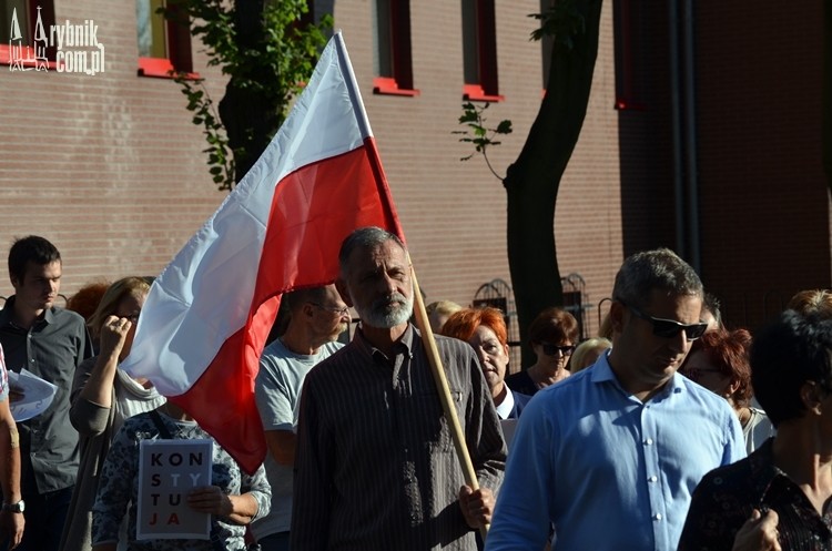 „Ściana furii” pod biurami posłów PiS. Protestujący w ostatnim marszu sprzeciwu, Bartłomiej Furmanowicz
