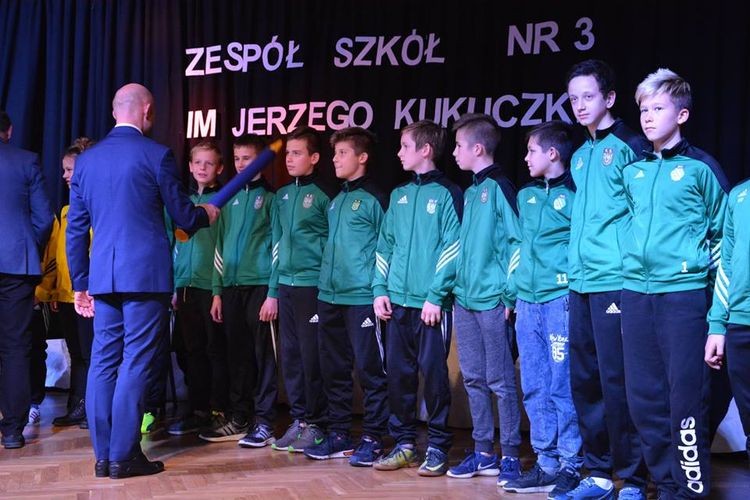 Młodzi sportowcy z ZS nr 3 zostali pasowani na ucznia, ZS nr 3 w Rybniku
