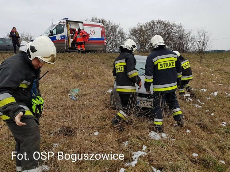 Boguszowice: dachowanie volkswagena a na Rajskiej, OSP Boguszowice