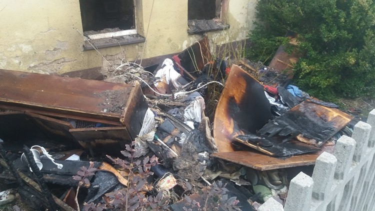 Tragedia w Palowicach. W płonącym domu znaleziono zwęglone zwłoki, PSP Rybnik