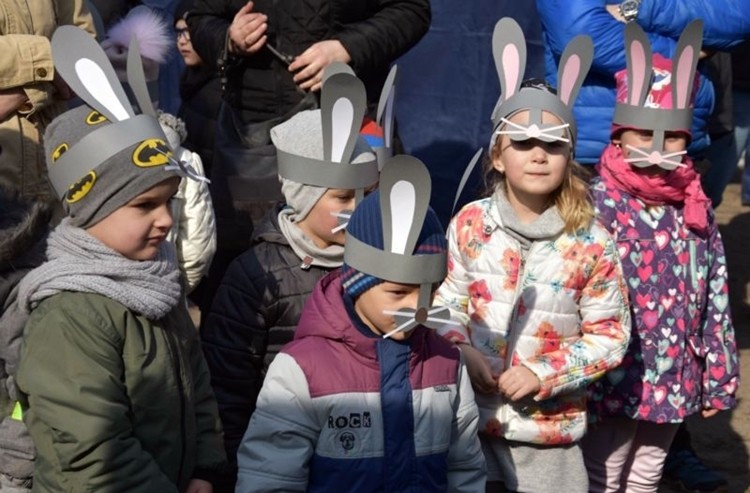 Jarmark Wielkanocny również w Leszczynach. Stoły uginały się od pysznego jedzenia, bf, źródło: UGiM Czerwionka-Leszczyny