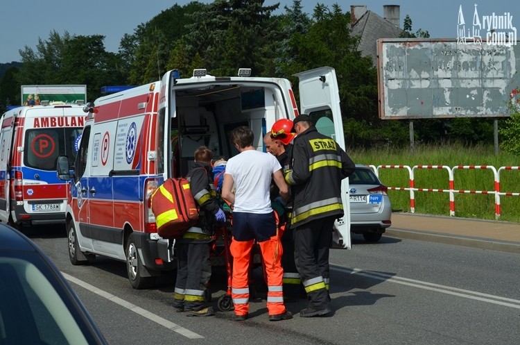 Poważny wypadek na ul. Wodzisławskiej. Samochód zderzył się z karetką, Bartłomiej Furmanowicz