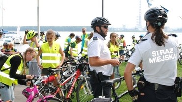 Strażnicy miejscy na ścieżkach rowerowych edukowali uczniów, Straż Miejska w Rybniku