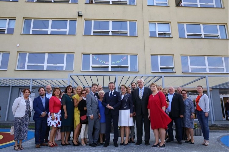 Szkoła Życia w Rybniku ma nową siedzibę, Wacław Troszka