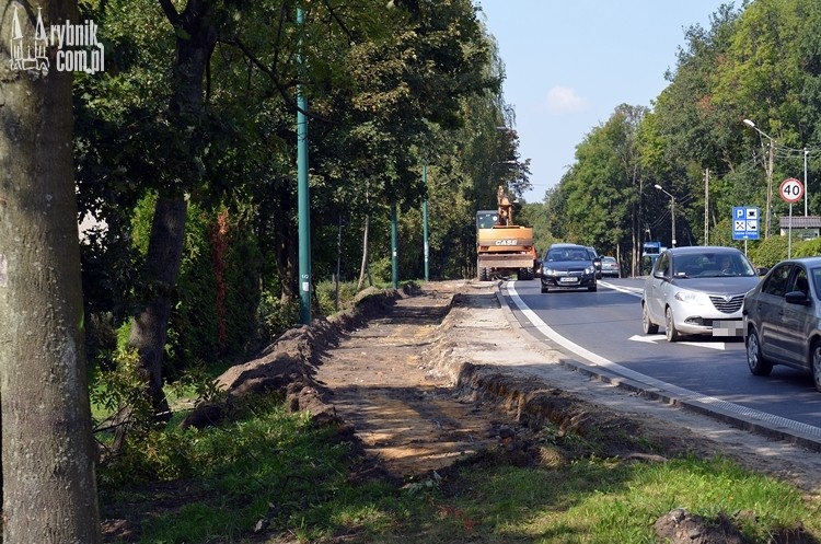 Na Raciborskiej wyłoniła się asfaltowana droga rowerowa, Bartłomiej Furmanowicz