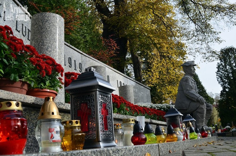 Wszystkich Świętych w Rybniku: mieszkańcy pamiętają o zmarłych (zdjęcia), Bartłomiej Furmanowicz