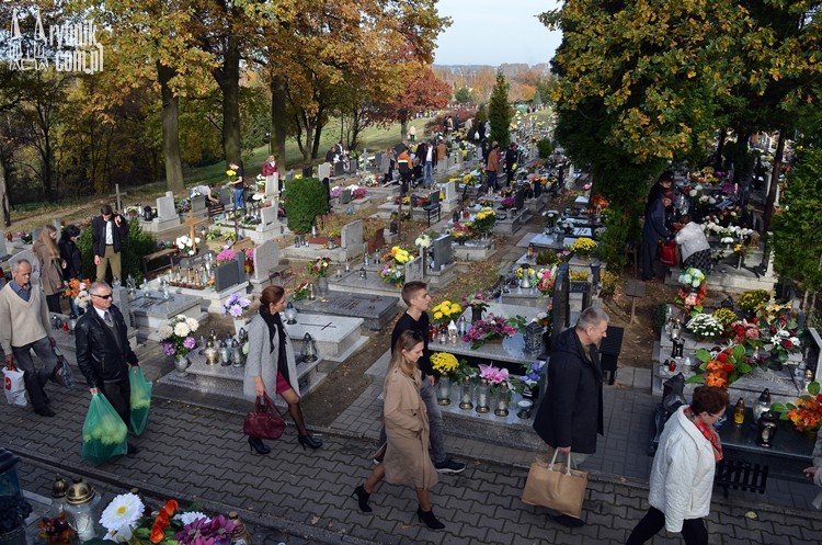 Wszystkich Świętych w Rybniku: mieszkańcy pamiętają o zmarłych (zdjęcia), Bartłomiej Furmanowicz