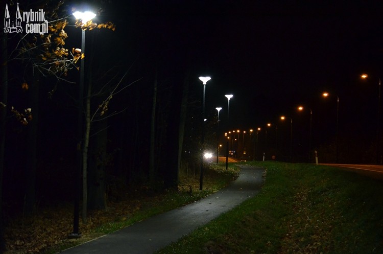 Droga rowerowa wzdłuż Raciborskiej nocą. Niesamowity klimat!, Bartłomiej Furmanowicz