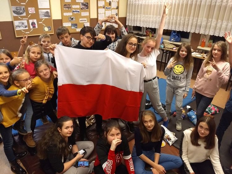 Dzieci z Chwałowic oglądały Eurowizję z rówieśnikami z 7 krajów, SP nr 35 w Rybniku