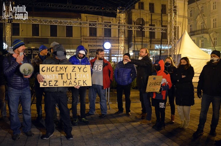 „Chcemy żyć tu bez masek” Protest na rynku, Mateusz Szumilas