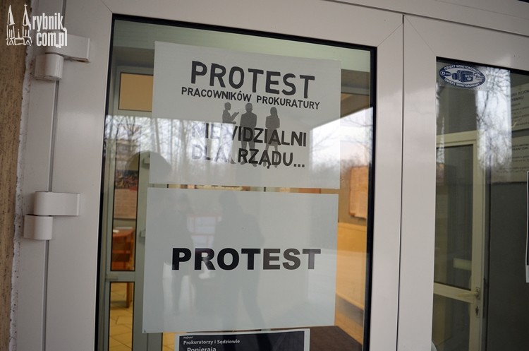 Pracownicy prokuratury w Rybniku wyszli na ulicę, Bartłomiej Furmanowicz