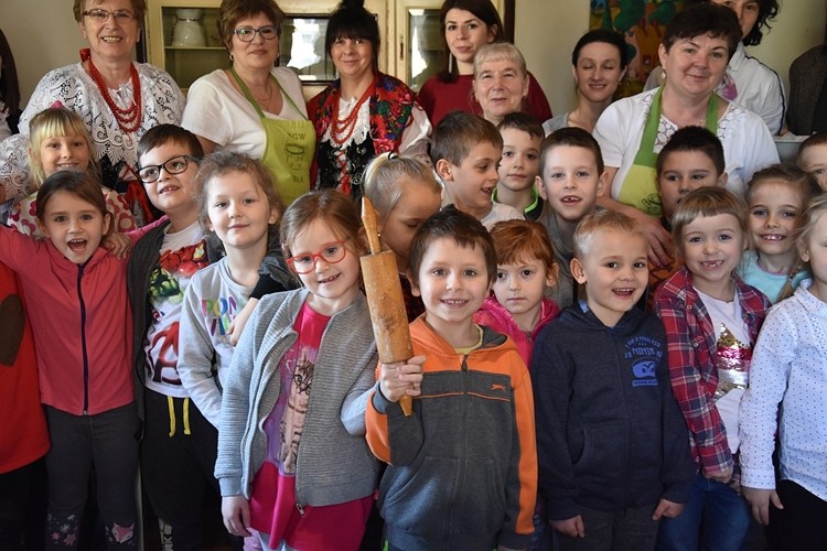 Przedszkolaki z Czerwionki i Rybnika widziały, jak powstają kreple, UGiM Czerwionka-Leszczyny