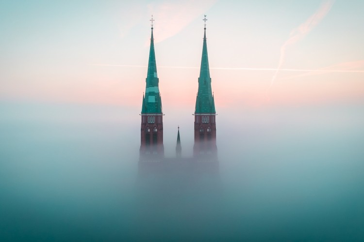 Dwie wieże we mgle. Niesamowite zdjęcia!, Dawid Margiela