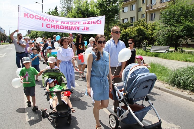Marsz dla Życia i Rodziny w Rybniku. Setki osób na ulicach, Bartłomiej Furmanowicz
