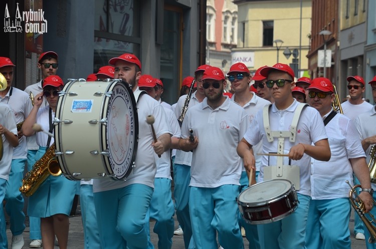 Złota Lira: parada orkiestr i mażoretek przeszła przez centrum Rybnika, Milena Macionczyk