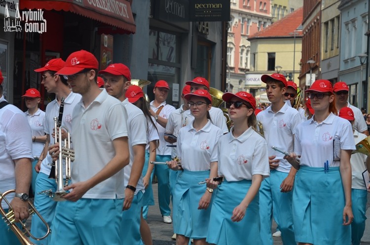 Złota Lira: parada orkiestr i mażoretek przeszła przez centrum Rybnika, Milena Macionczyk