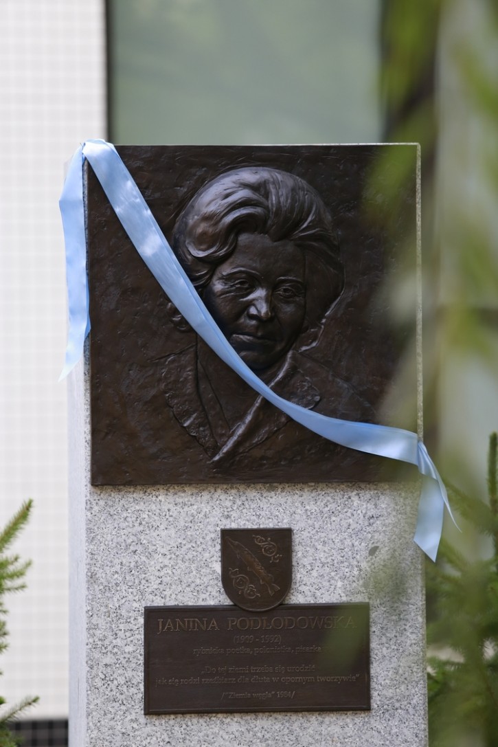 Odsłonięta została płaskorzeźba poświęcona Janinie Podlodowskiej, Materiały prasowe
