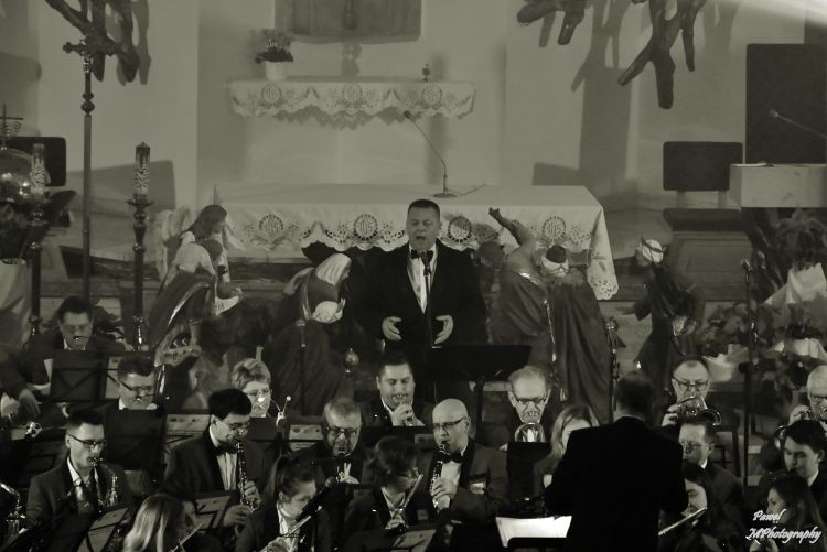 Ostatni koncert noworoczny w Rybniku. Zaśpiewał Piotr Tłustochowicz, Paweł Macionczyk