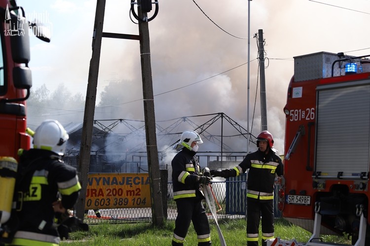 Pożar hali na Nowinach. Zdjęcia z akcji gaśniczej, Daniel Wojaczek