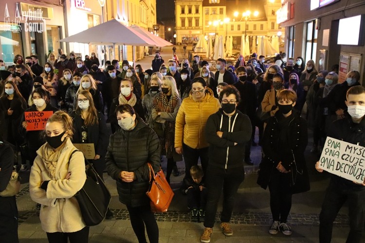 Dzień Hańby w Rybniku. Tłum przeciwko zaostrzaniu prawa aborcyjnego, Bartłomiej Furmanowicz