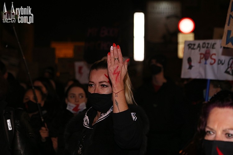 Kobiety walczą o swoje prawa. Protest dotarł do Nowin, Daniel Wojaczek