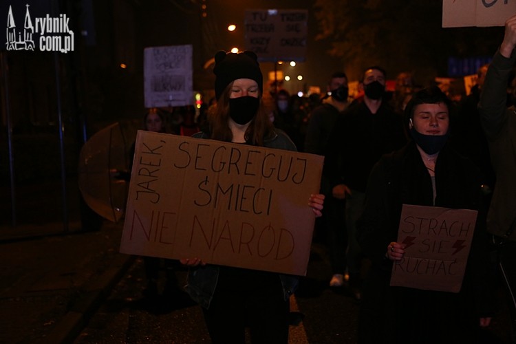 Kolejny protest w Rybniku. Na Smolną wybrał się Deadpool i Kaczyński w taczce, Daniel Wojaczek