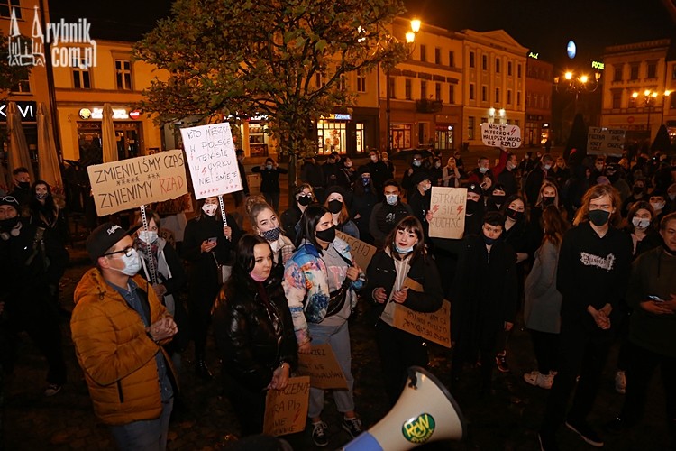 Kolejny protest w Rybniku. Na Smolną wybrał się Deadpool i Kaczyński w taczce, Daniel Wojaczek