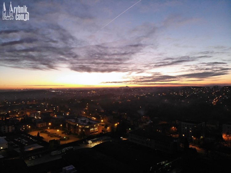 Piękne zachody słońca najlepiej oglądać z drona, red
