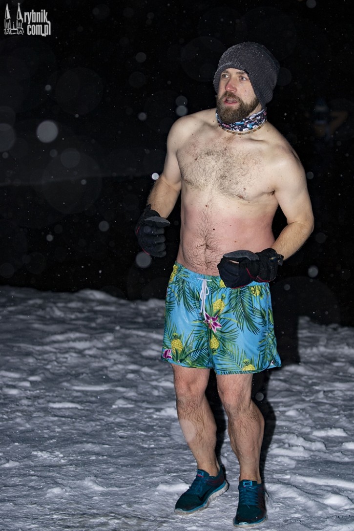 Pada śnieg, trzaska mróz, a morsy kąpią się na Pniowcu, Daniel Wojaczek